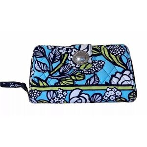 Women’s Vera Bradley Turn Lock Wallet in Midnight Green Island Blooms. EUC.